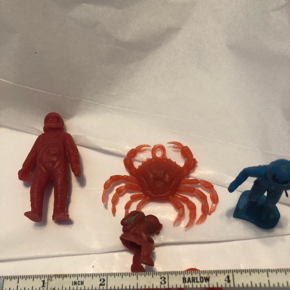 Antique Lot Scuba Divers and Crab Miniatures Toys - Picture 5 of 6